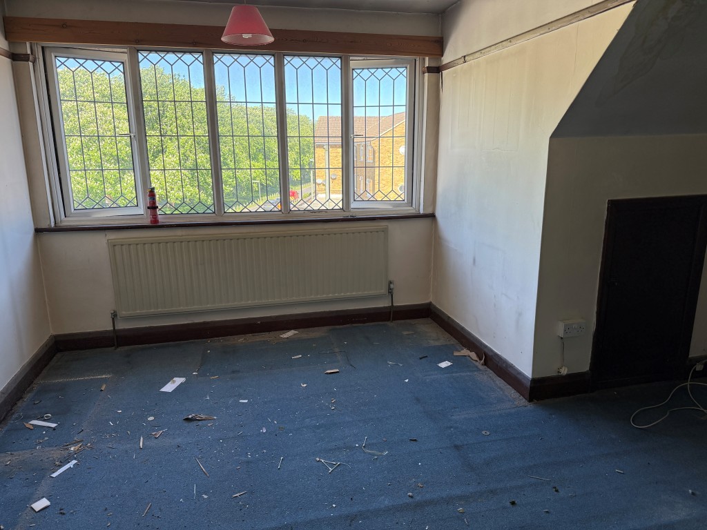 Lot: 133 - MAISONETTE IN NEED OF UPDATING WITH POTENTIAL TO SUB-DIVIDE - Bedroom